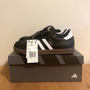 Adidas Samba Classic J fits US woman’s size 6 (kids size 4)